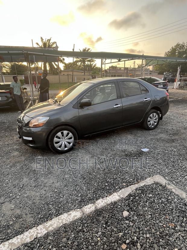 Toyota Yaris 2010 Gray