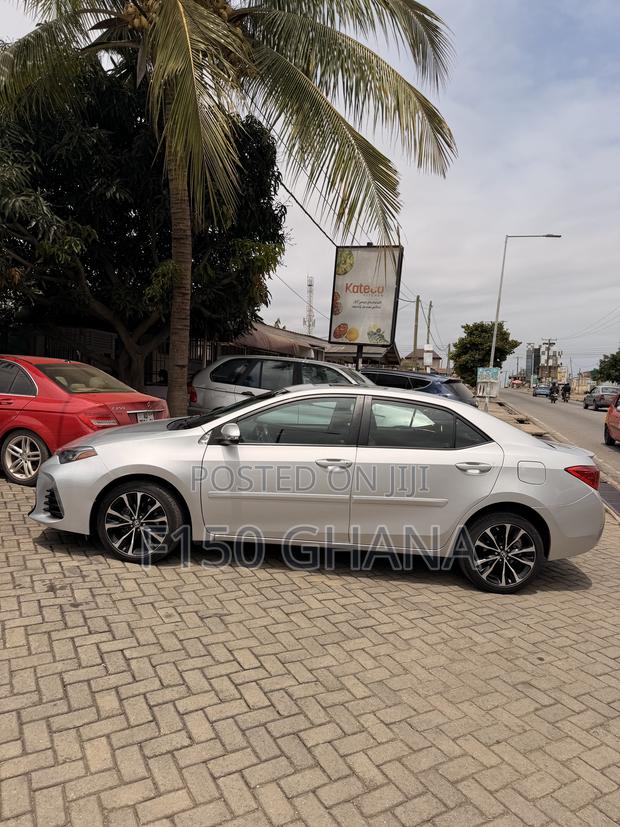 Toyota Corolla XSE 4dr Sedan (1.8L 4cyl CVT) 2017 Silver