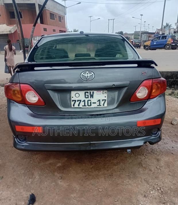 Toyota Corolla 2010 Gray