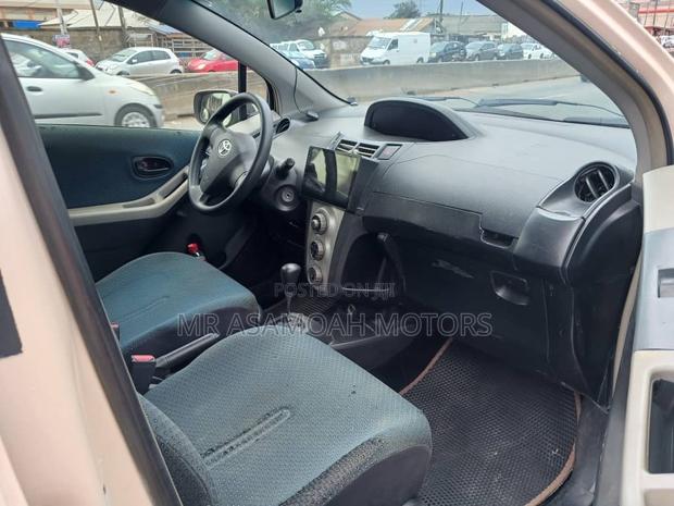 Toyota Vitz 2010 Brown