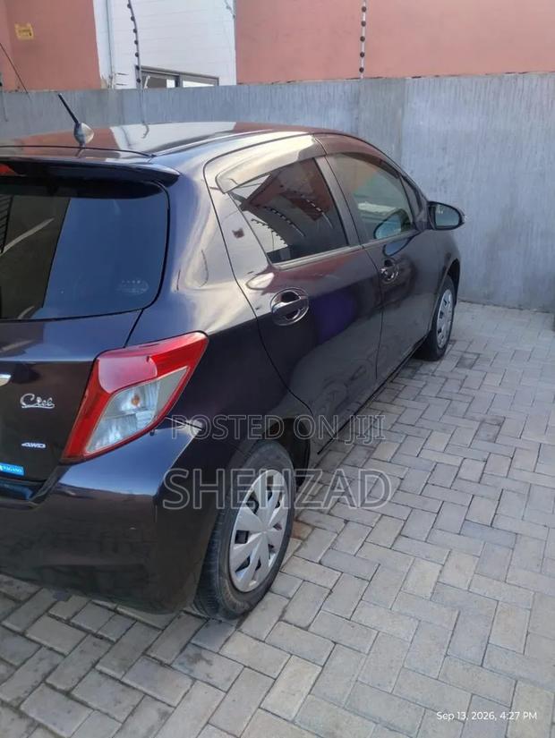 Toyota Vitz 1.3 AWD 5dr 2013 Burgundy