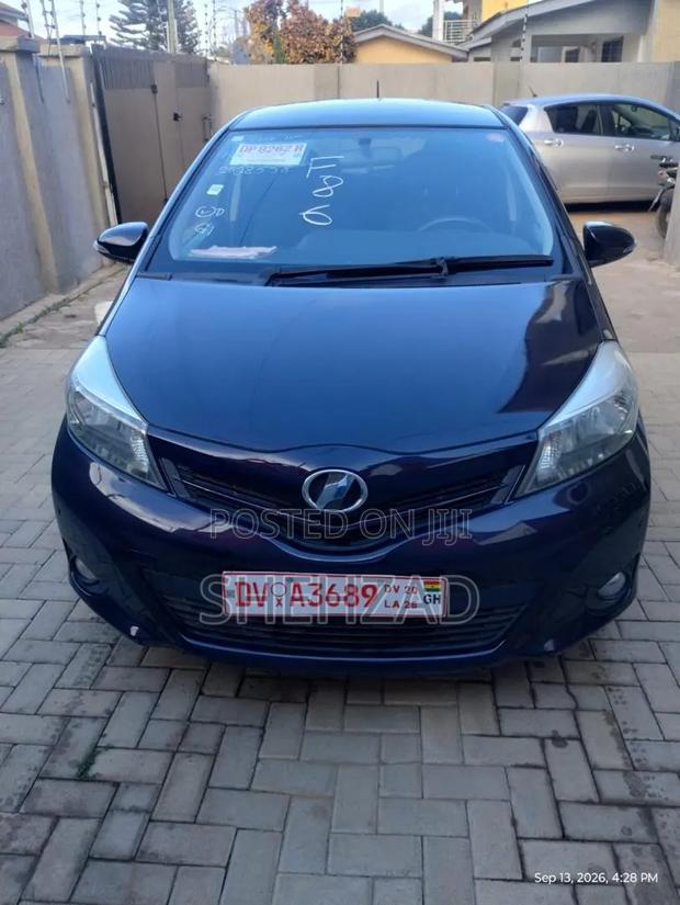 Toyota Vitz 1.3 AWD 5dr 2013 Burgundy