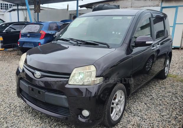 Toyota Sienta 1.5 FWD 2014 Black