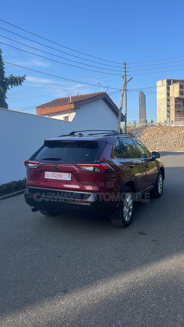 Toyota RAV4 XLE 2025 Red