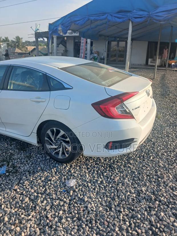 Honda Civic EX 4dr Hatchback (1.5L 4cyl) 2017 White