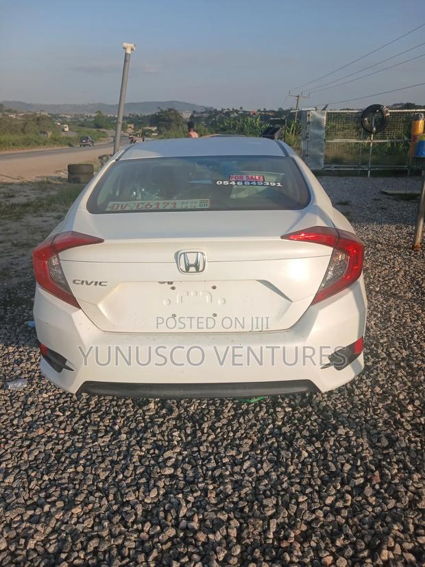 Honda Civic EX 4dr Hatchback (1.5L 4cyl) 2017 White