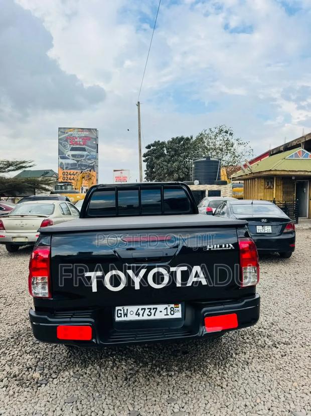 Toyota Hilux 2018 Black