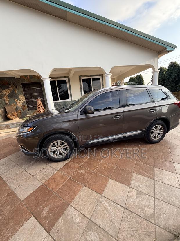 Mitsubishi Outlander ES FWD 2016 Brown
