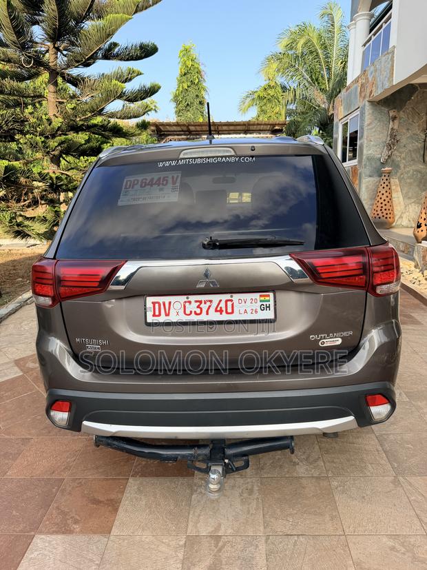 Mitsubishi Outlander ES FWD 2016 Brown