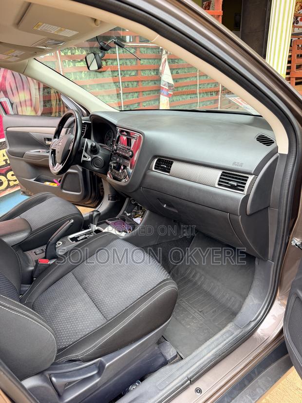Mitsubishi Outlander ES FWD 2016 Brown