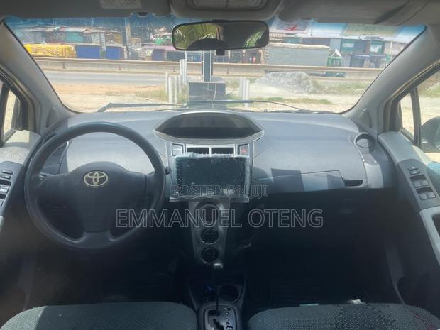Toyota Vitz 2010 Blue