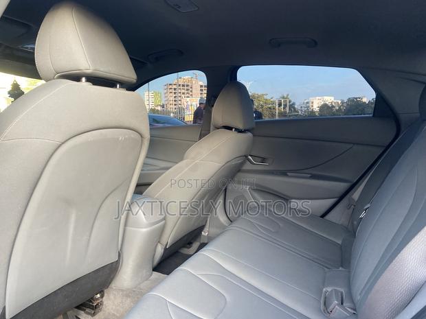 Hyundai Elantra SE 2021 Black