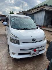Toyota Voxy V 4WD 8-Seater 2013 White for sale