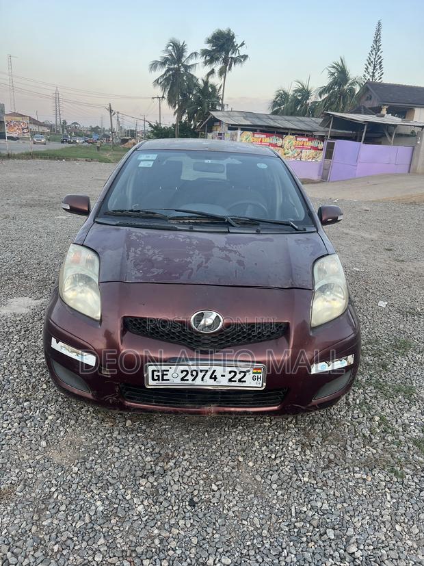 Toyota Vitz 1.3 FWD 5dr 2010 Brown