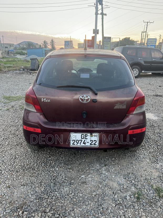Toyota Vitz 1.3 FWD 5dr 2010 Brown