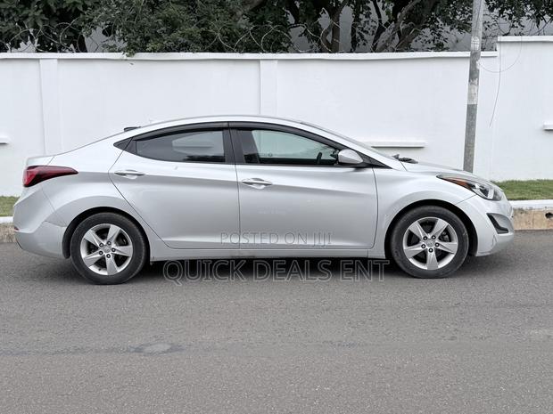 Hyundai Elantra SE Sedan FWD (1.8L 4cyl 6A) 2016 Silver