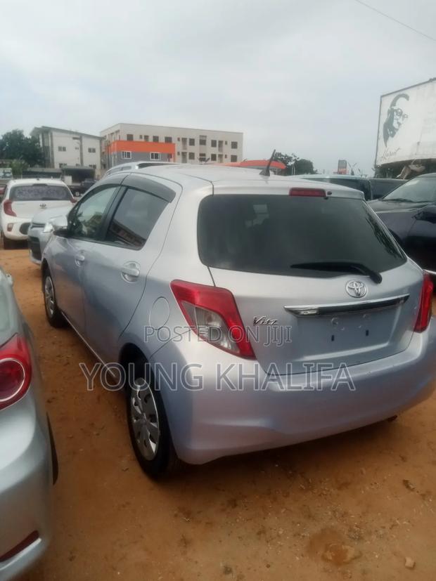 Toyota Vitz 2013 Silver