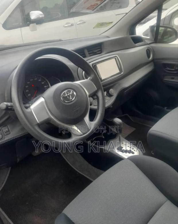 Toyota Vitz 2013 Silver