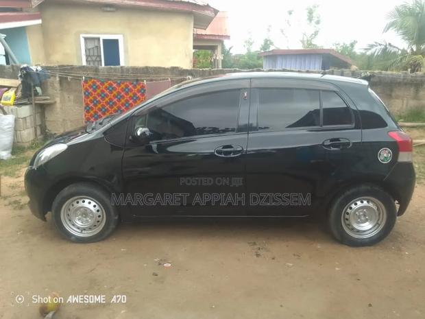 Toyota Vitz 2010 Black