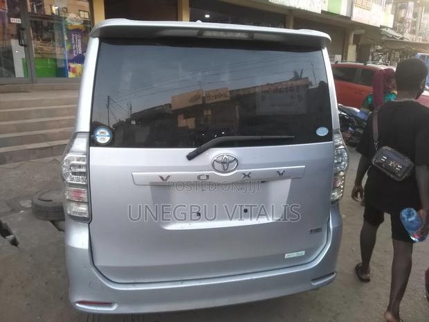 Toyota Voxy V 2WD 8-Seater 2013 Silver