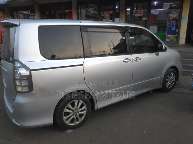 Toyota Voxy V 2WD 8-Seater 2013 Silver