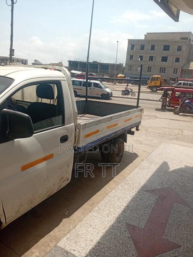 Hyundai H200 2010 White