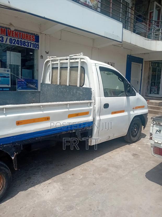 Hyundai H200 2010 White