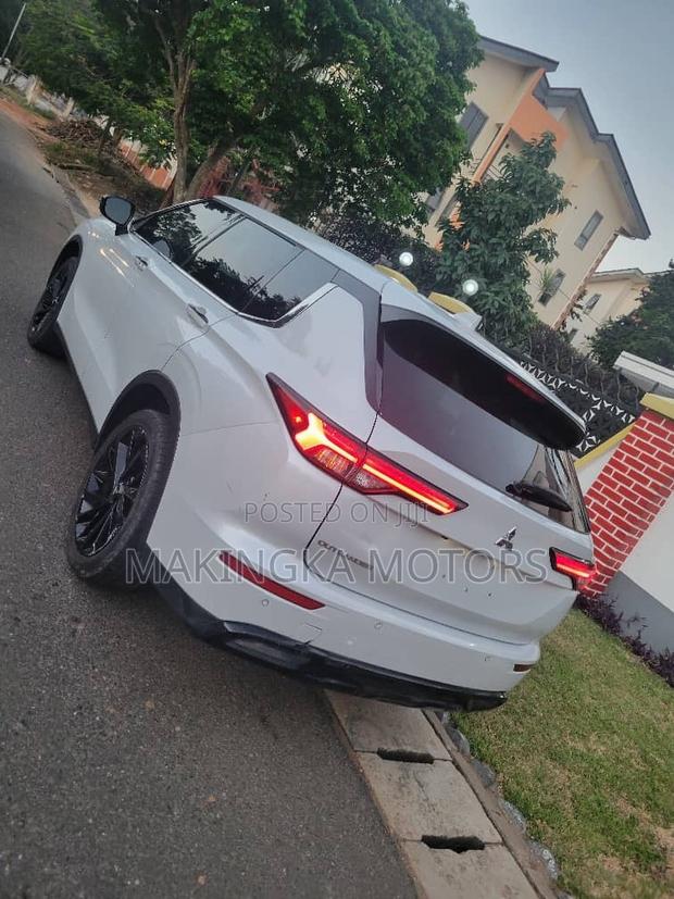 Mitsubishi Outlander SEL Launch Edition 2022 White