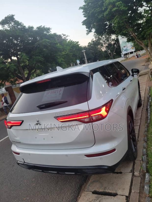 Mitsubishi Outlander SEL Launch Edition 2022 White