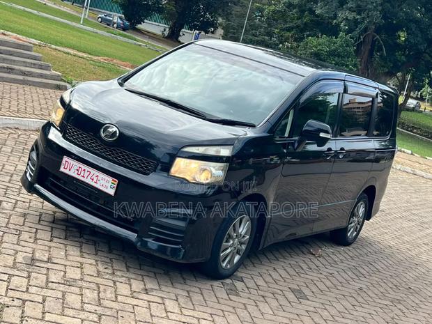 Toyota Voxy 2013 Black