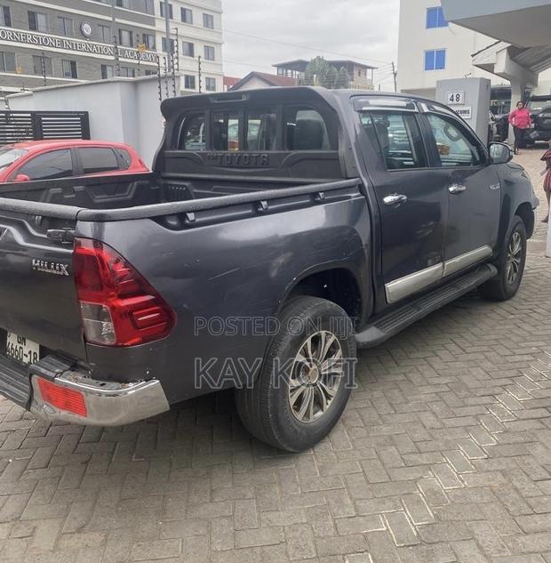 Toyota Hilux Revo Double Cab Deisel 2.4 AWD 2017 Gray