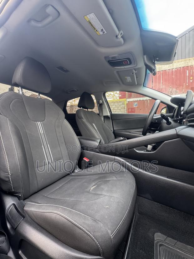 Hyundai Elantra SE 2023 Black