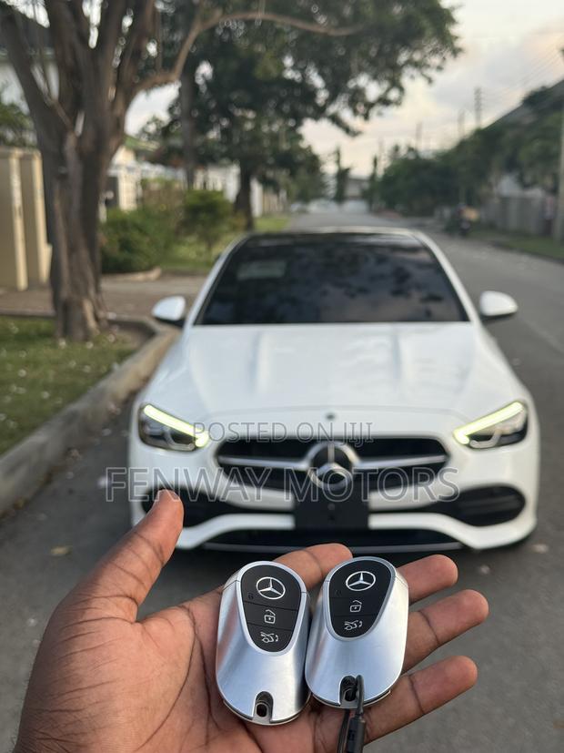 Mercedes-Benz C300 2024 White