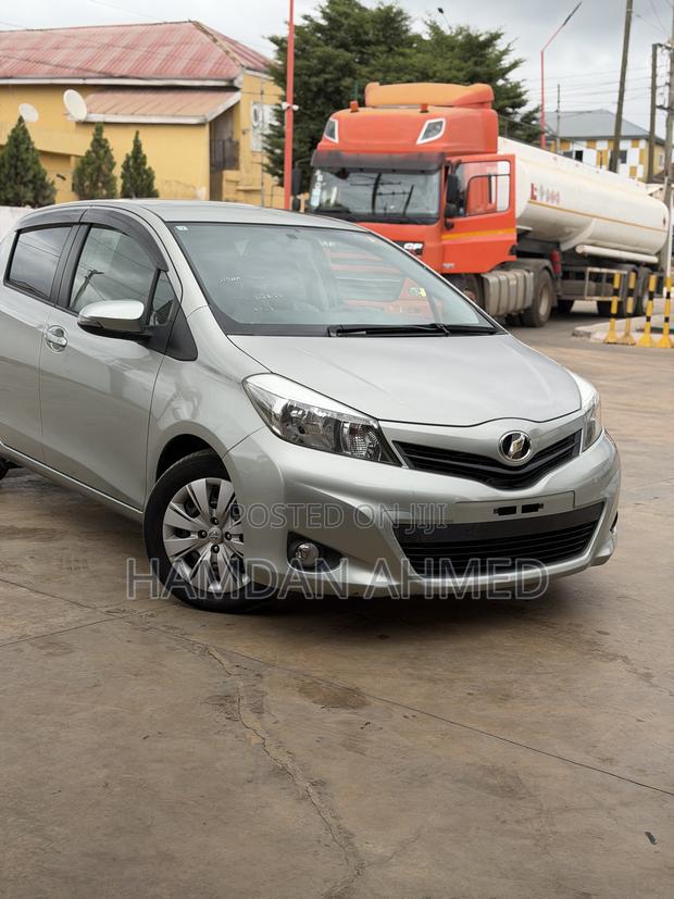 Toyota Vitz 1.3 FWD 5dr 2012 Green