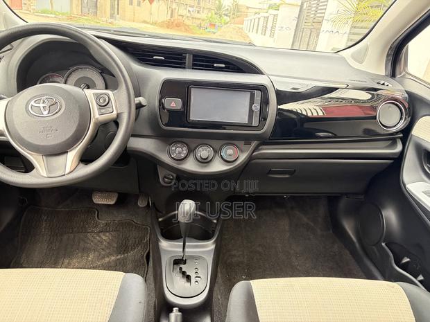 Toyota Vitz 1.3 FWD 5dr 2015 Blue