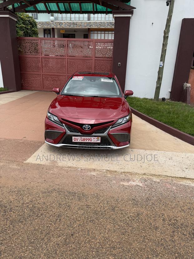 Toyota Camry Hybrid XSE 2023 Red