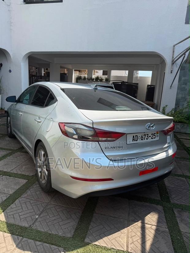 Hyundai Elantra 2017 Silver