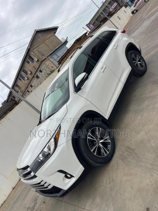 Toyota Highlander LE Plus 2019 White