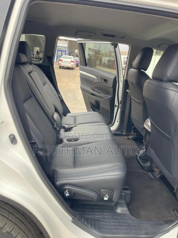 Toyota Highlander LE Plus 2019 White