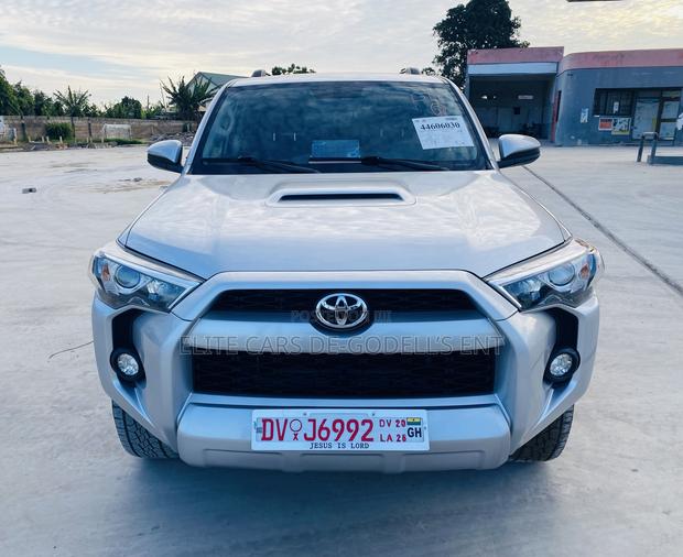 Toyota 4-Runner SR5 4x4 2019 Silver