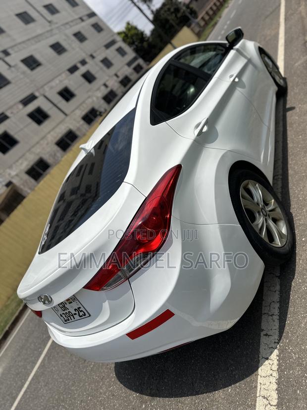 Hyundai Elantra Limited Sedan FWD (1.8L 4cyl 6A) 2013 White