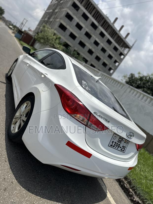 Hyundai Elantra Limited Sedan FWD (1.8L 4cyl 6A) 2013 White