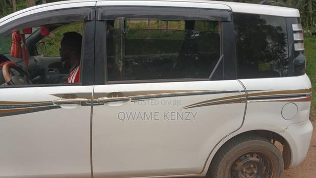 Toyota Sienta 2010 White