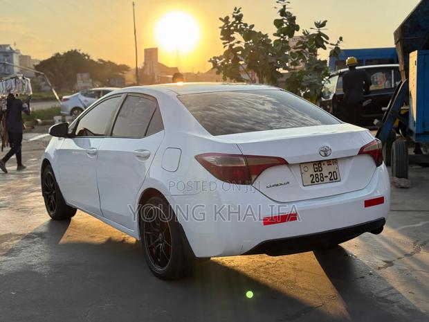 Toyota Corolla 2015 White