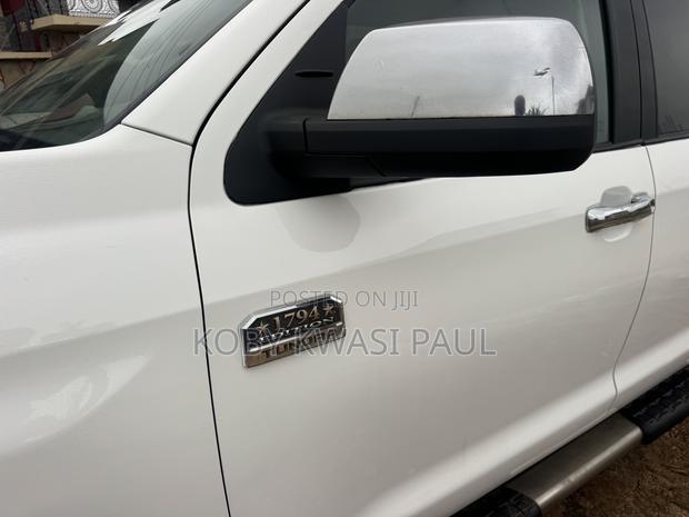 Toyota Tundra 1794 5.7L V8 4x2 CrewMax 5.6 ft. box 145.7 in. WB 2017