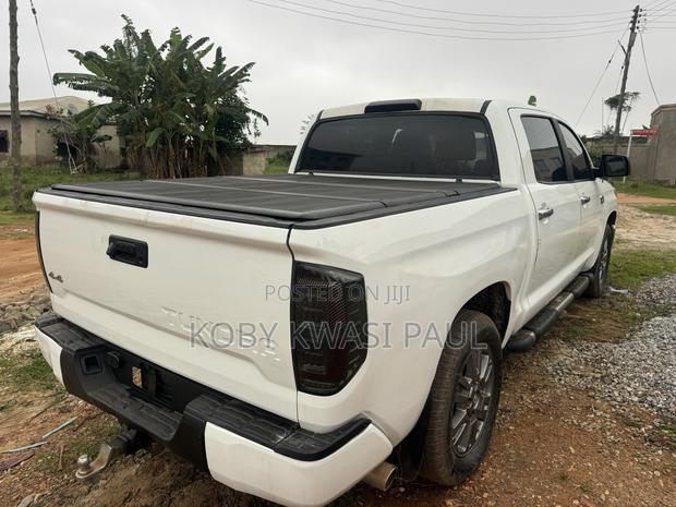 Toyota Tundra 1794 5.7L V8 4x2 CrewMax 5.6 ft. box 145.7 in. WB 2017