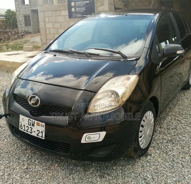 Toyota Vitz 2010 Black