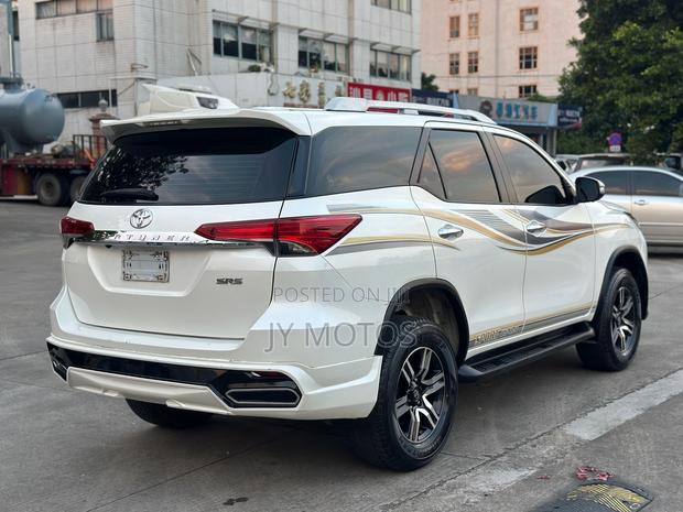 Toyota Fortuner 2.7 AWD 2018 White