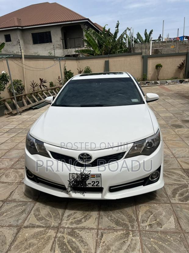 Toyota Camry SE 4dr Sedan (2.5L 4cyl 6A) 2014 White