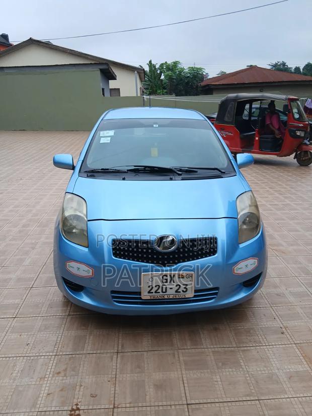 Toyota Vitz 1.3 FWD 3dr 2010 Blue